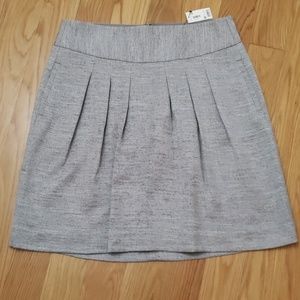 Classic grey pleated skirt with silky lining